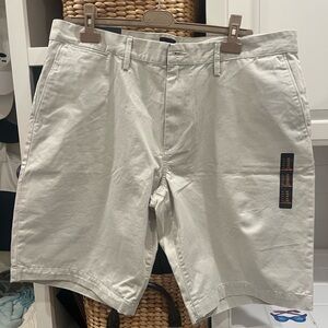 GAP Men's Light Gray Flat Front Shorts